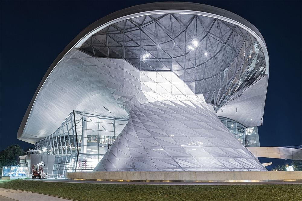 The possibility of curved vacuum insulating glass 4 Munich BMW Exhibition Center
