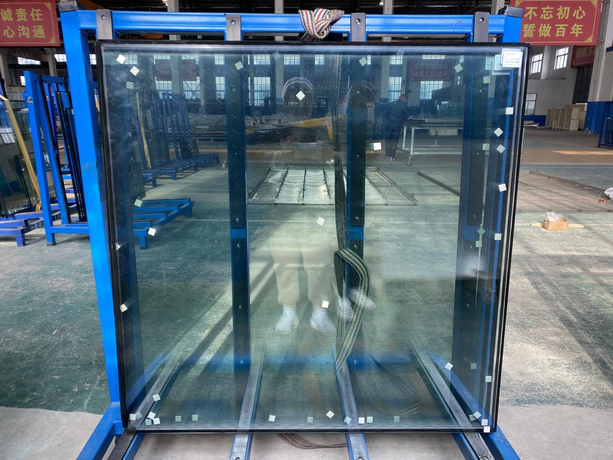 The possibility of curved vacuum insulating glass 3 The sealing temperature for glass solder sealed VIG is over 420 degree,which make it difficult to produce curved vacuum glazing